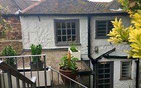 Sea Breeze Garden Cottage